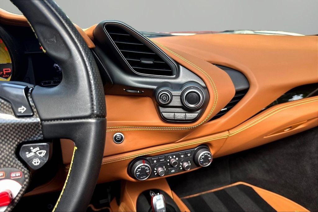 Used 2018  Ferrari  image 10
