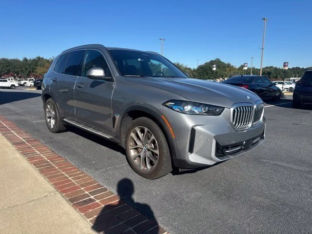 Used 2026 Gray BMW sDrive40i image 3