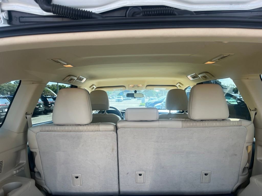 Used 2016 White Toyota LE Plus V6 image 9