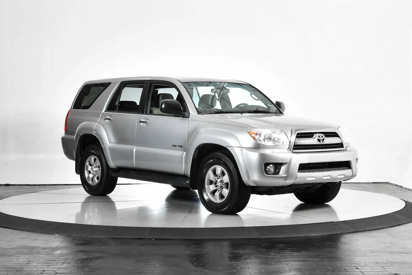 Used 2008 Titanium Metallic Toyota SR5 image 8