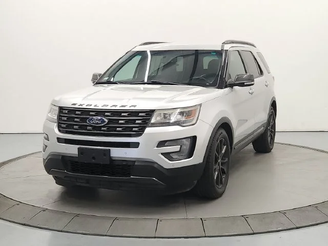 Used 2017 Ingot Silver Metallic Ford XLT image 4