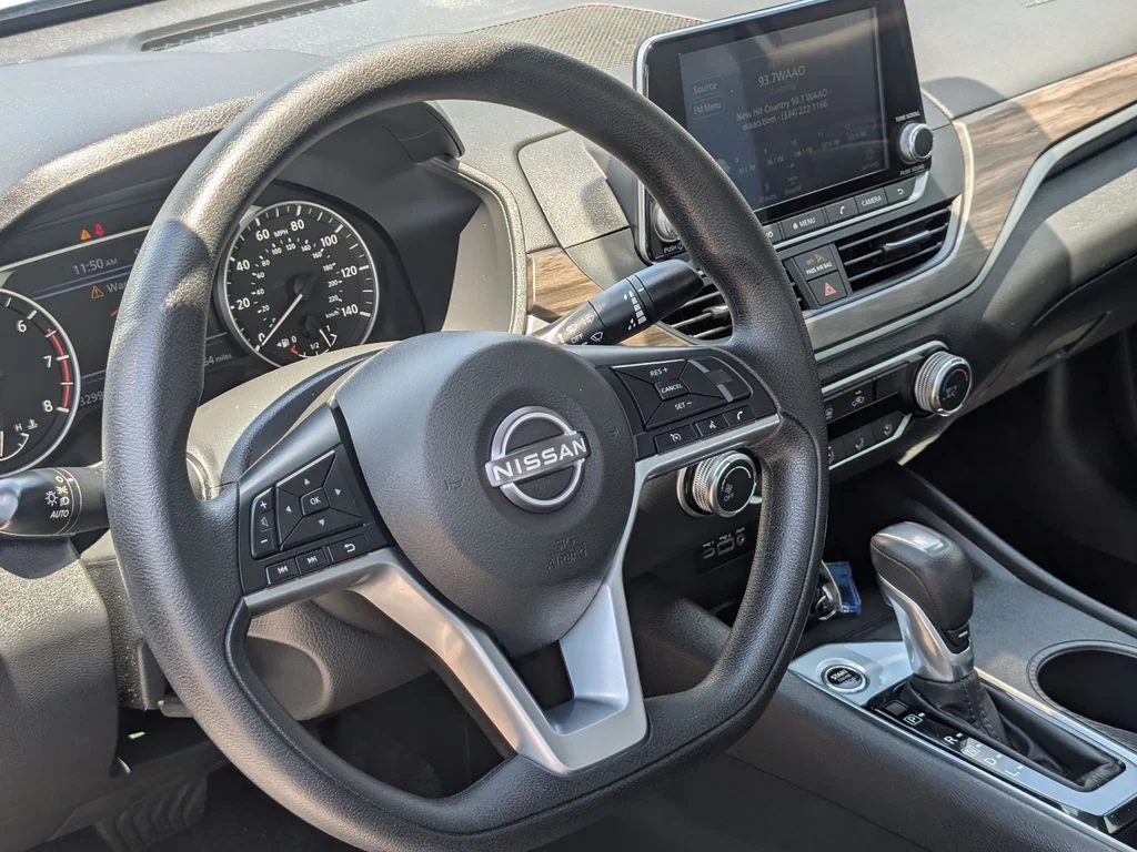 Used 2025 Silver Nissan 2.5 SV image 13