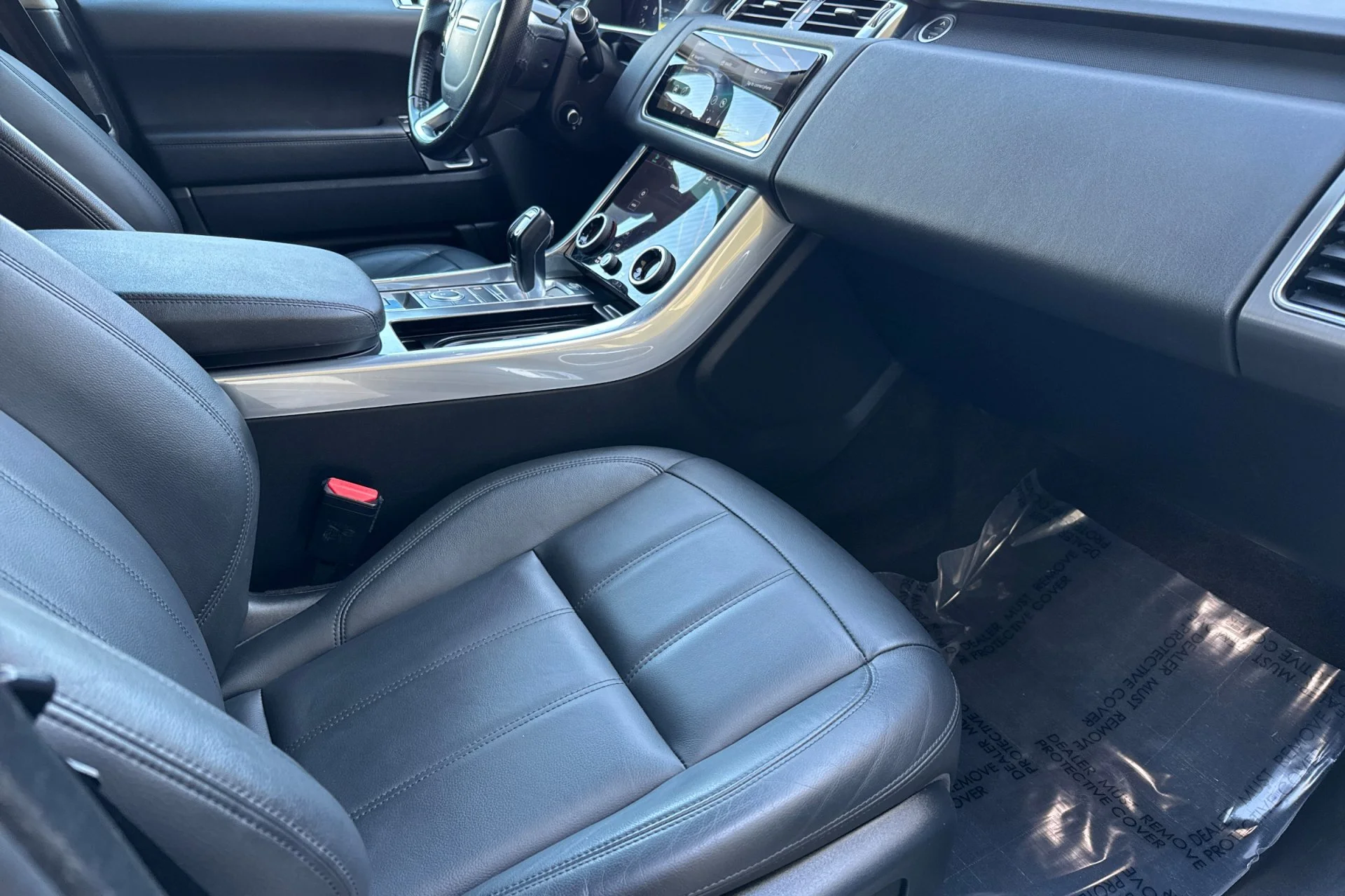Used 2021 Eiger Grey Metallic Land Rover SE image 17