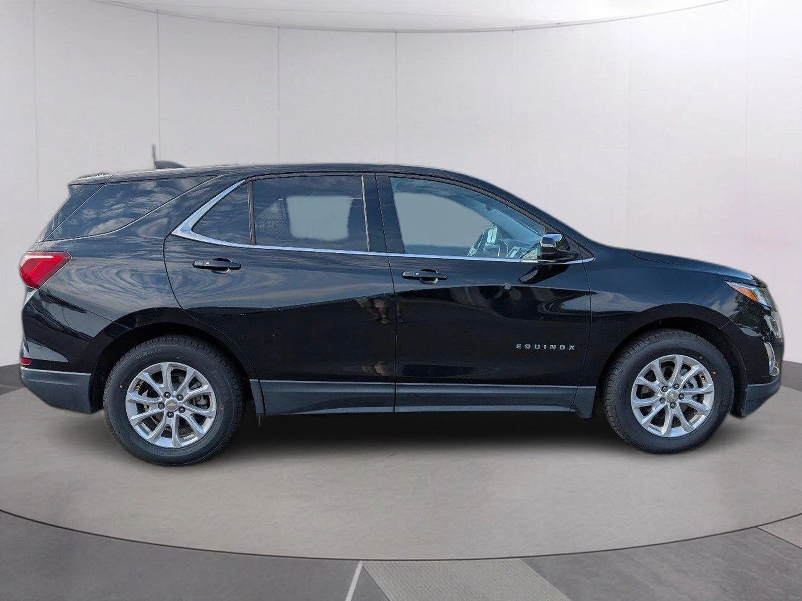 Used 2019 MOSAIC BLACK METALLIC Chevrolet LT image 8