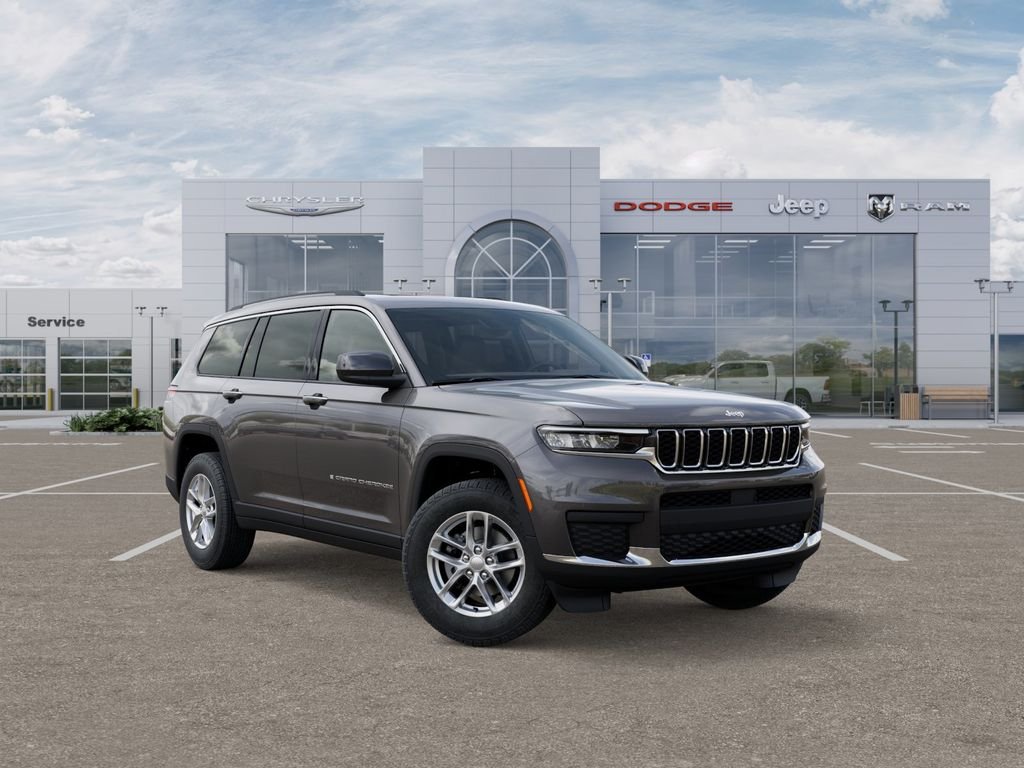 2025 Jeep Grand Cherokee Laredo Sport photo 2