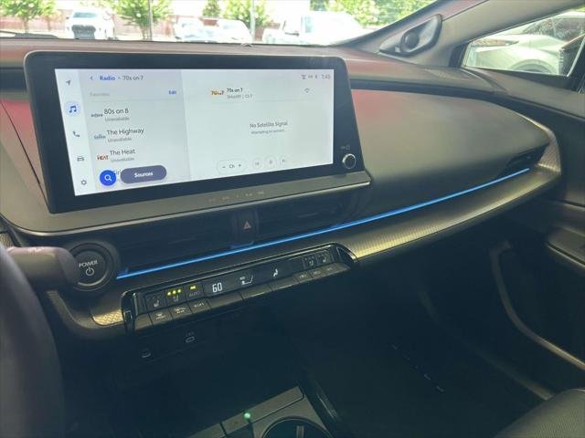 Certified Used 2023 PLATINUM WHITE PEARL MC. Toyota  image 21
