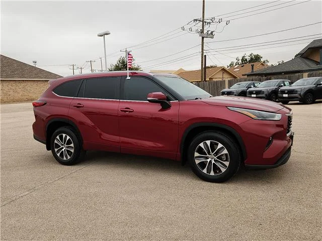 Used 2023 Ruby Flare Pearl Toyota XLE Front-Wheel Drive image 5