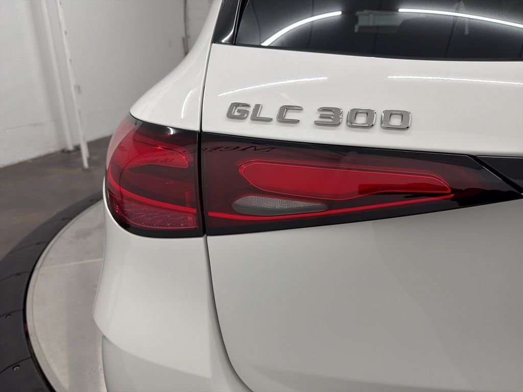Used 2026 White Mercedes-Benz GLC 300 image 11