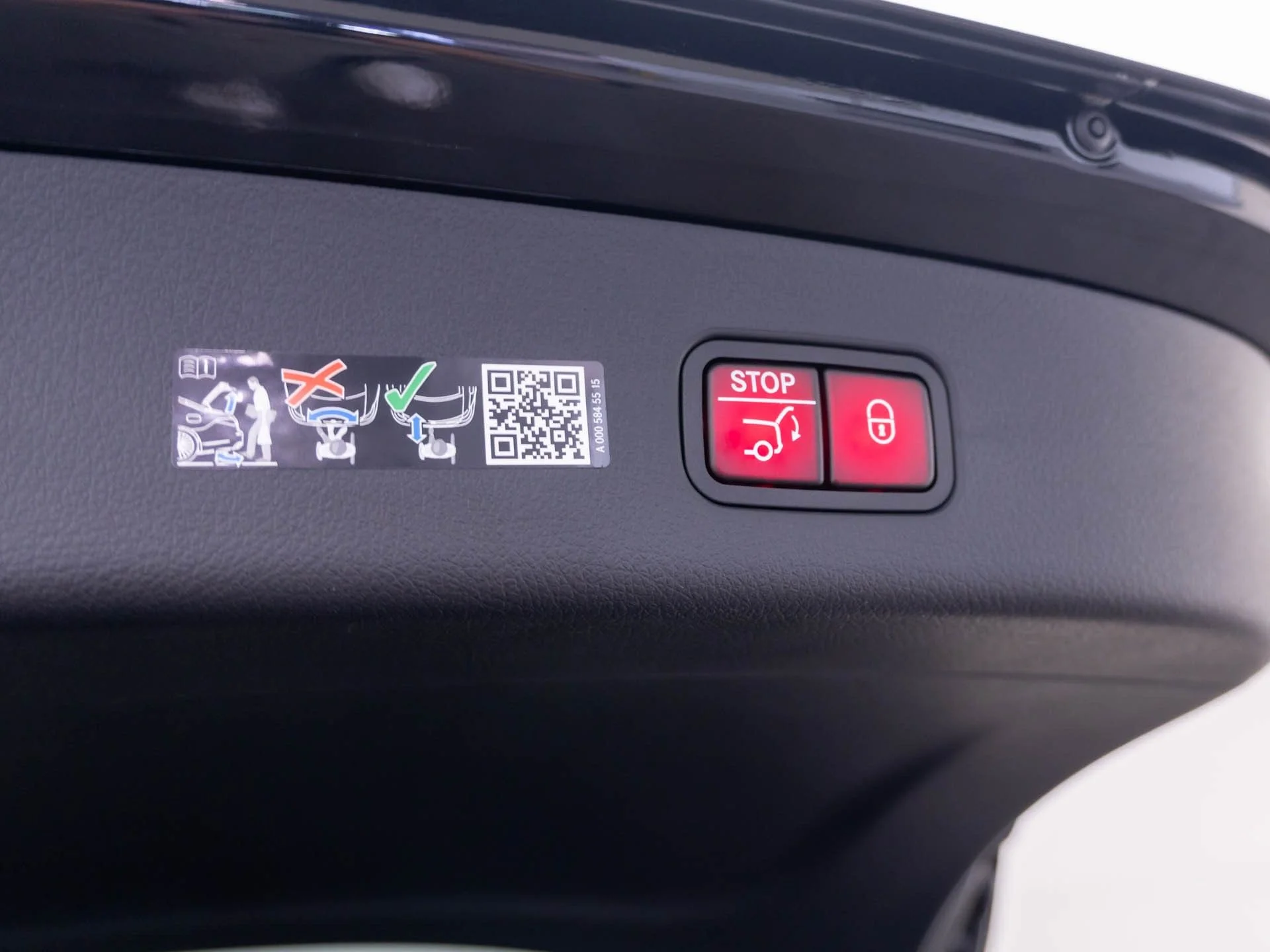 New 2027 Black Mercedes-Benz GLC 300 image 36