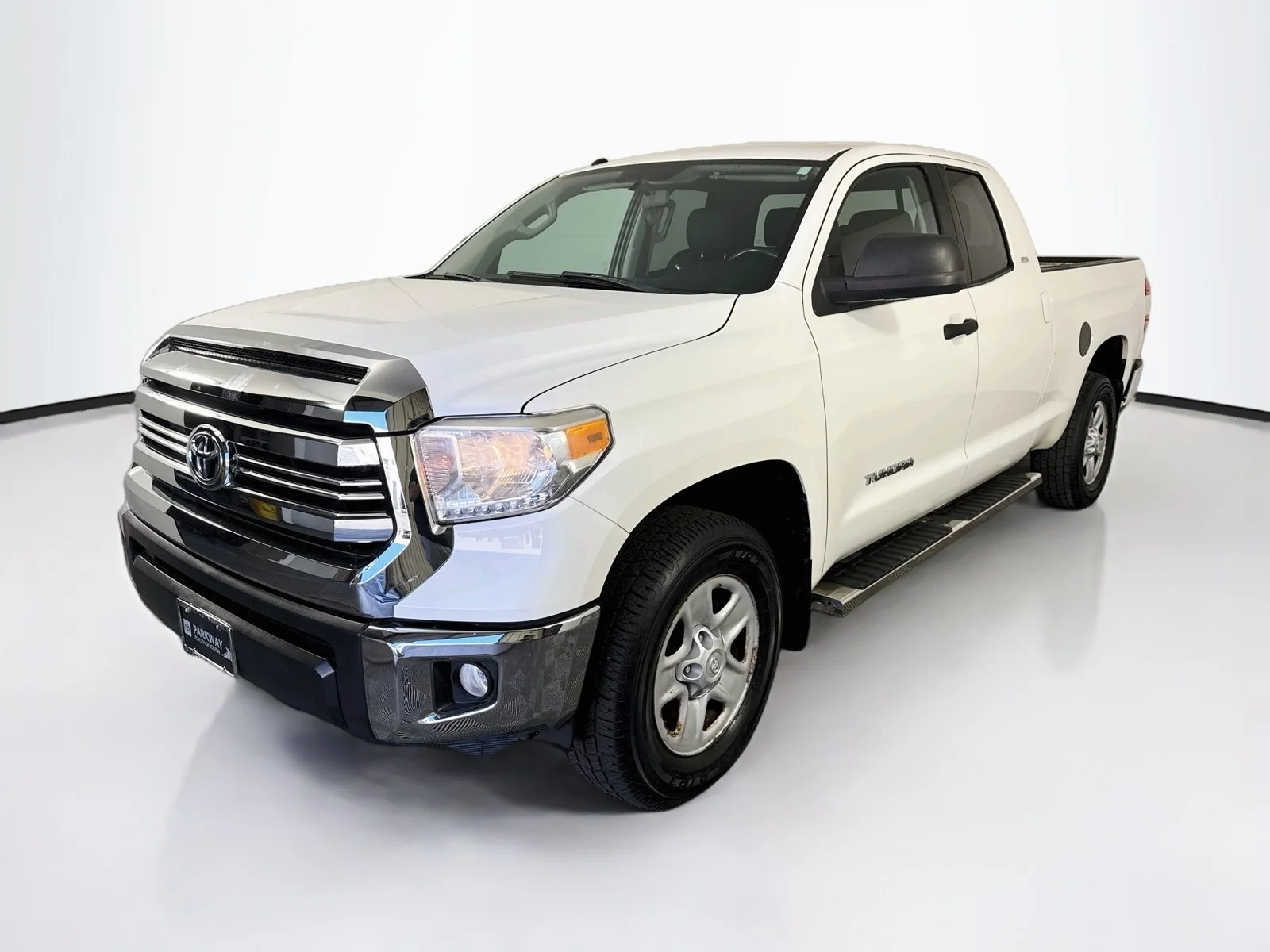 Used 2016 White Toyota SR5 image 3