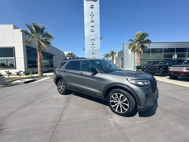2025 Ford Explorer ST-LINE 4WD (PL535)'s photo