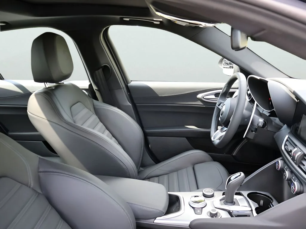 New 2026 Vesuvio Gray Metallic Alfa Romeo Base image 11