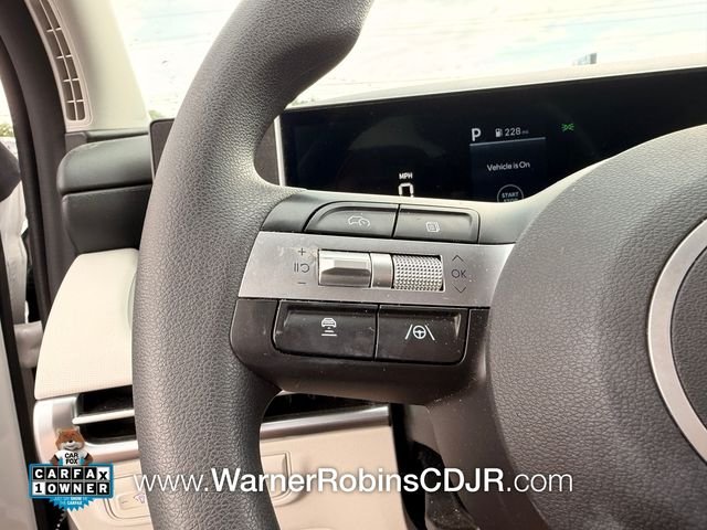 Used 2025 White Hyundai SEL image 26