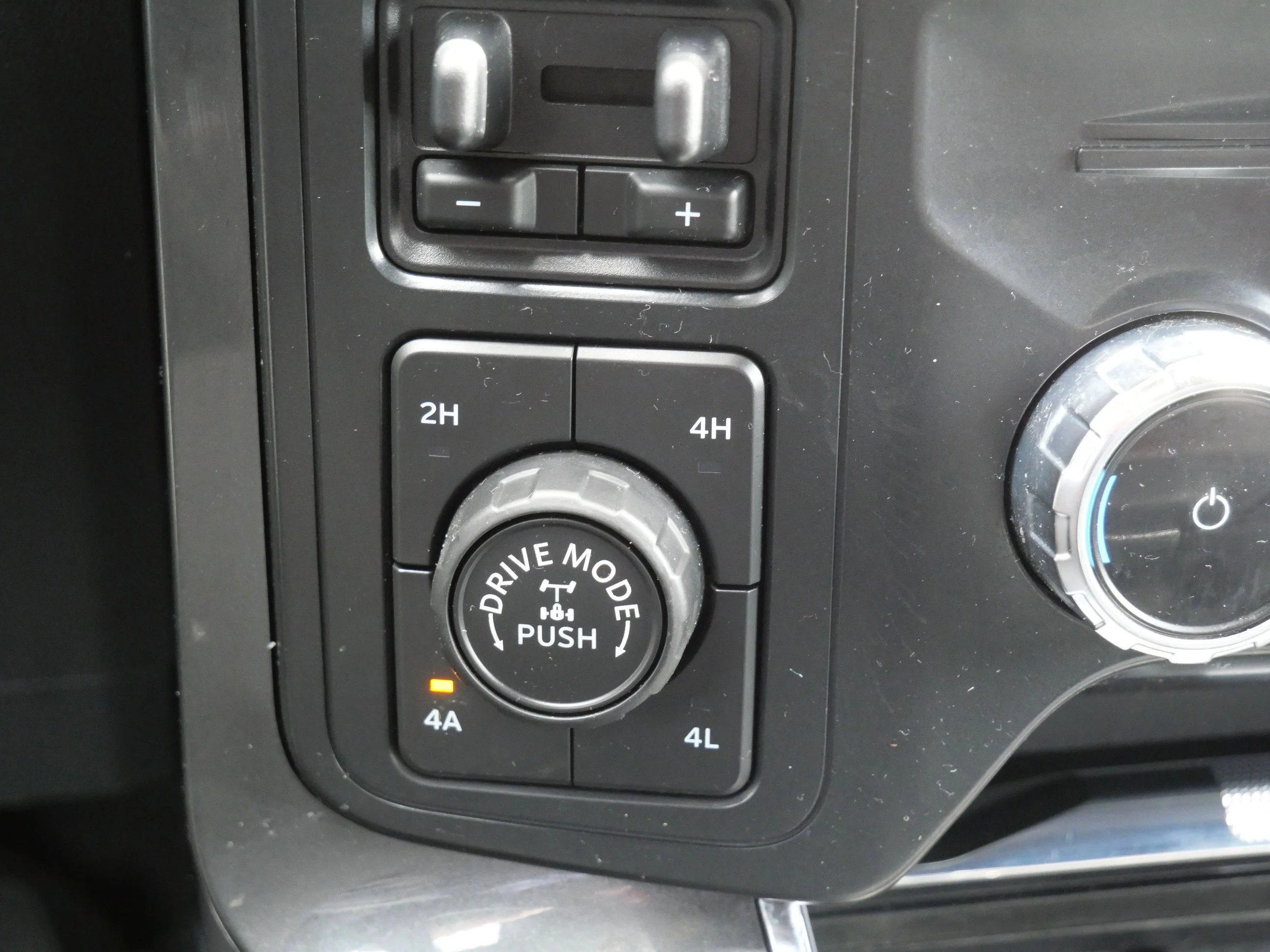 Certified Used 2022 Agate Black Metallic Ford LARIAT image 23
