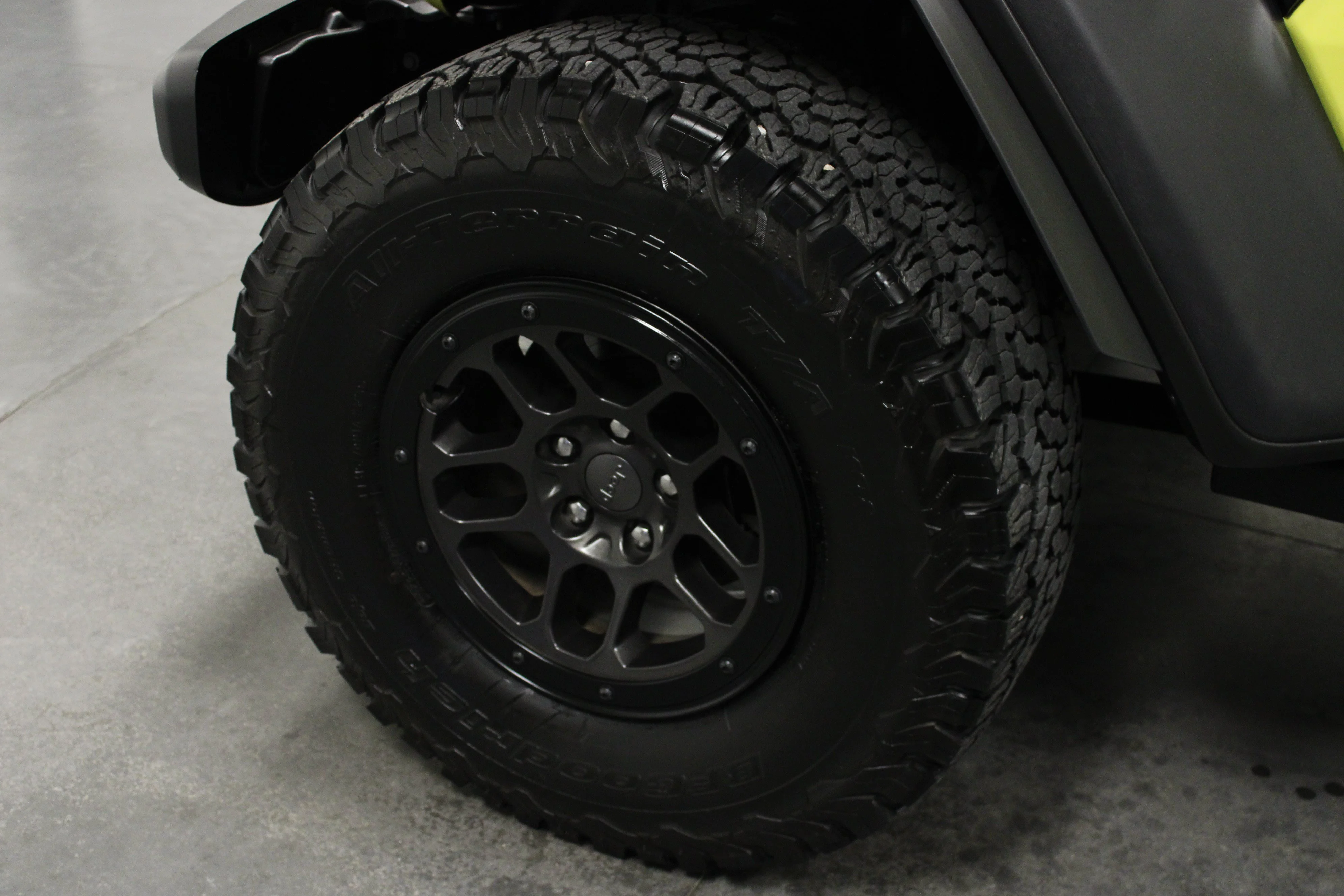 Used 2023 High Velocity Clearcoat Jeep High Tide image 10