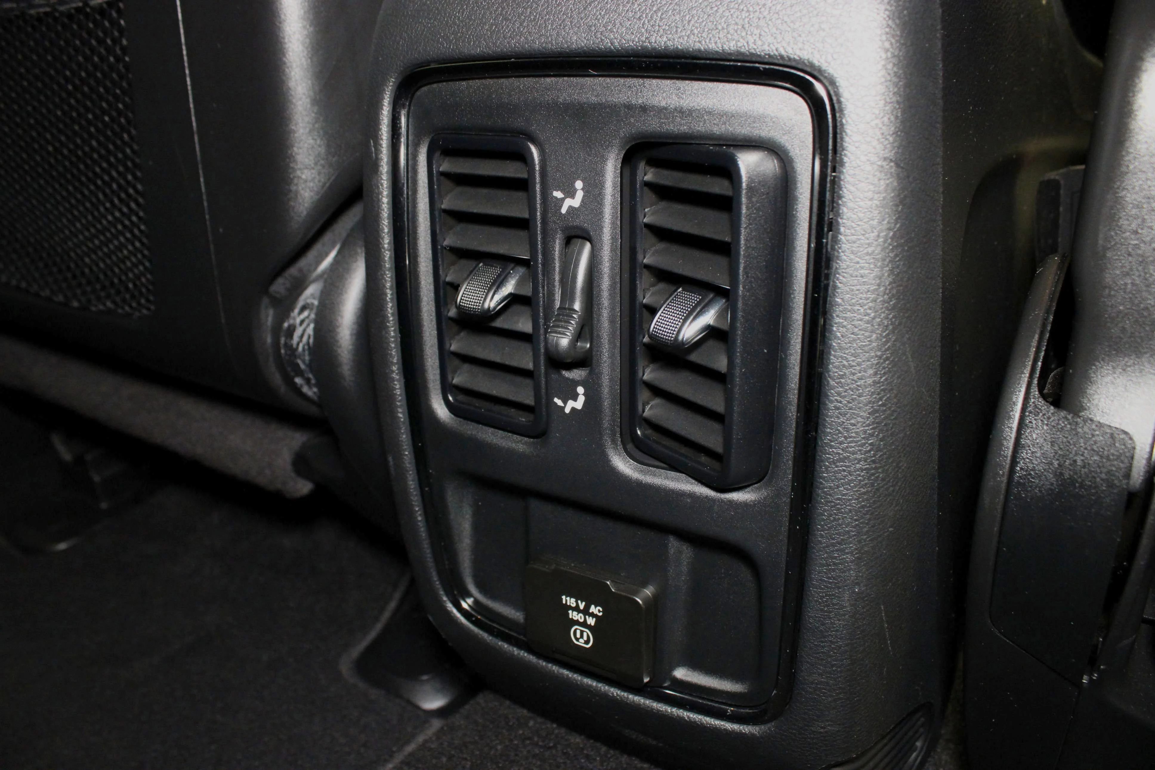 Used 2020 Sting-Gray Clearcoat Jeep Altitude image 17