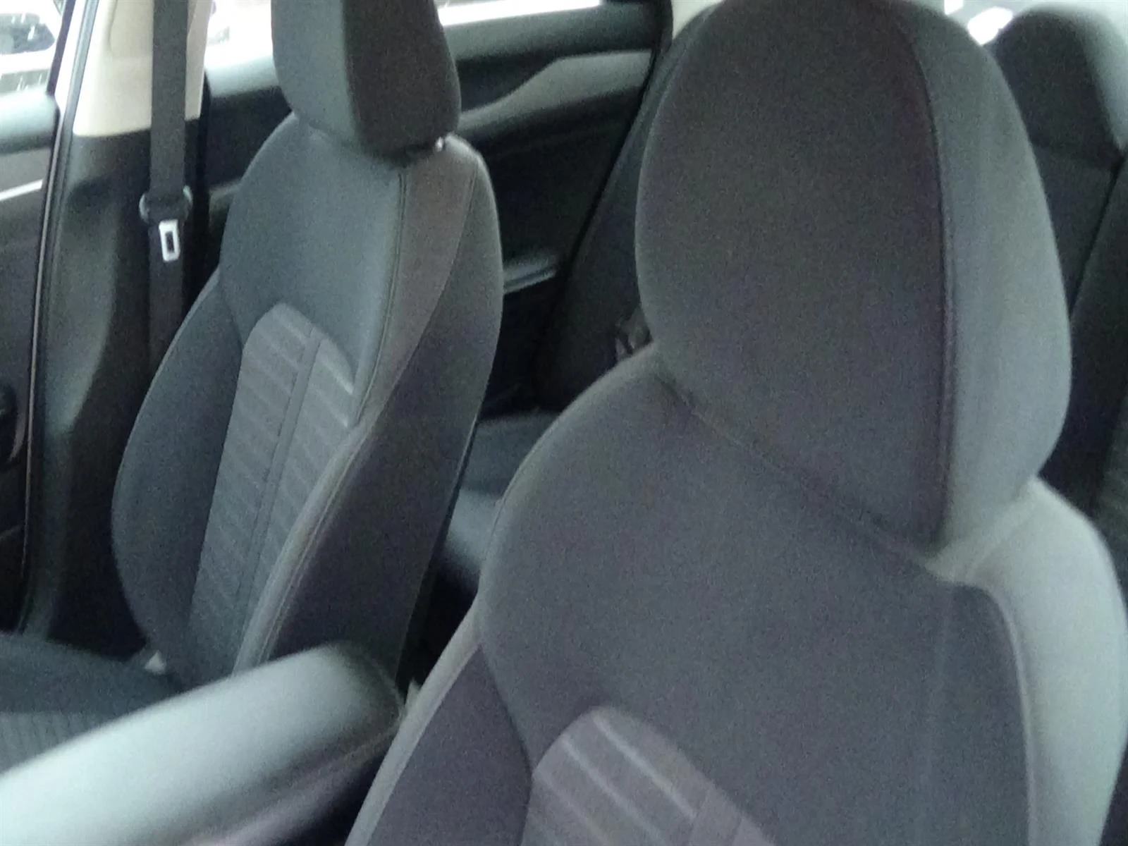 Used 2025 Snow White Kia LXS image 17