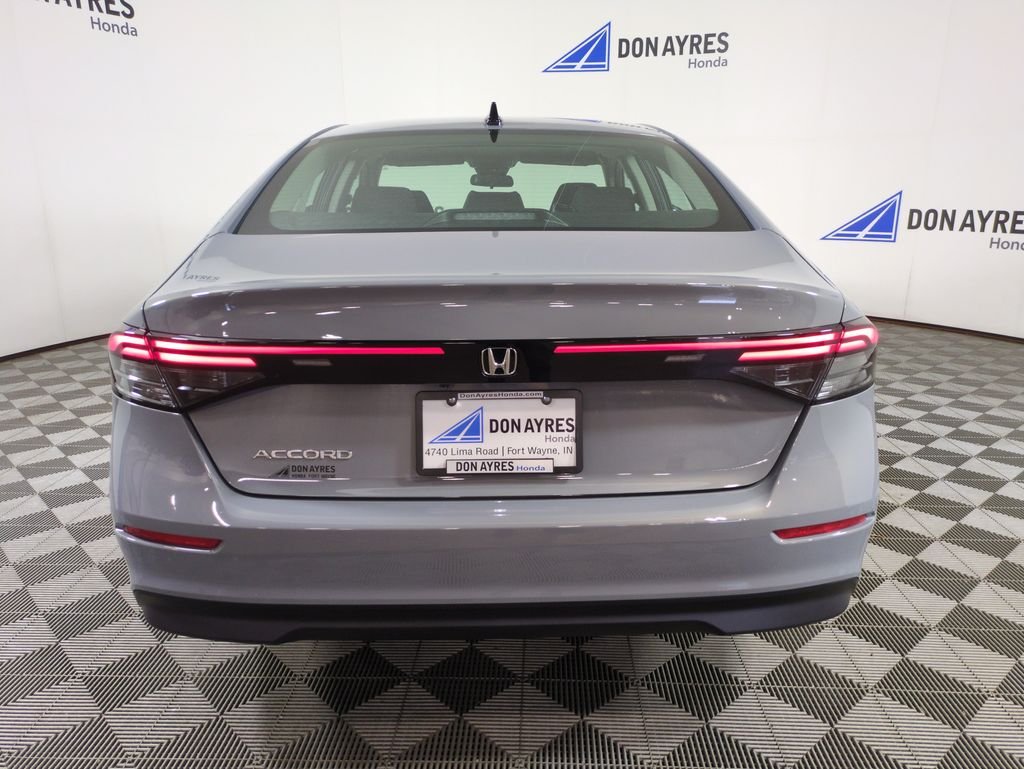 New 2026 Urban Gray Pearl Honda SE image 4