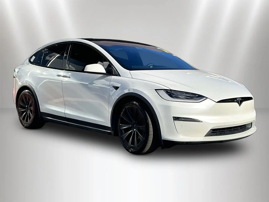 Used 2022  Tesla Plaid image 3