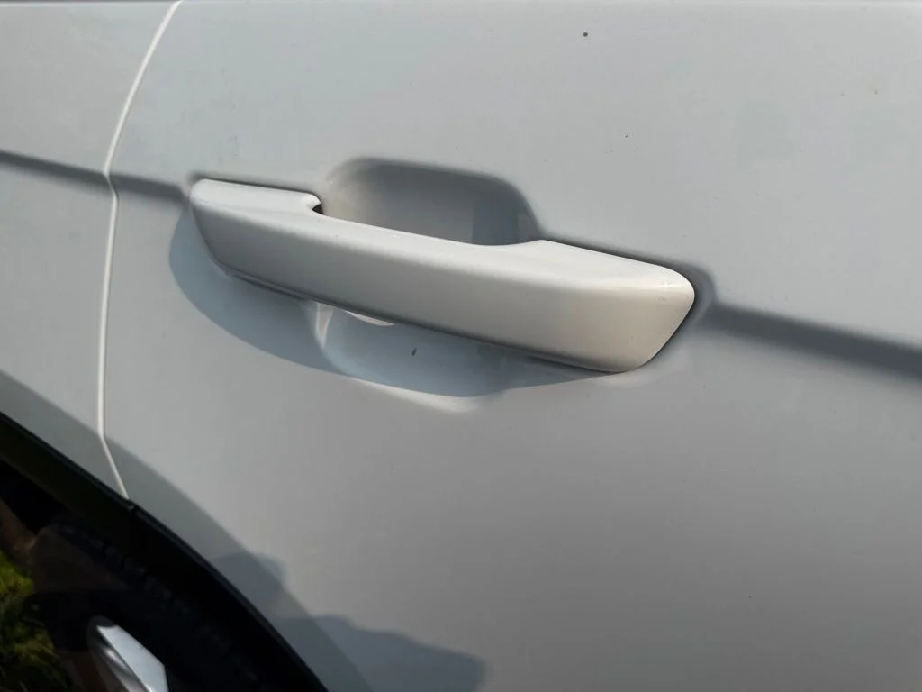 Used 2021 White Jeep Laredo image 20
