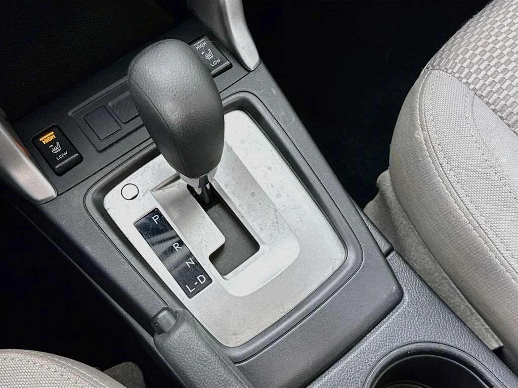 Used 2015 White Subaru 2.5i Premium image 19