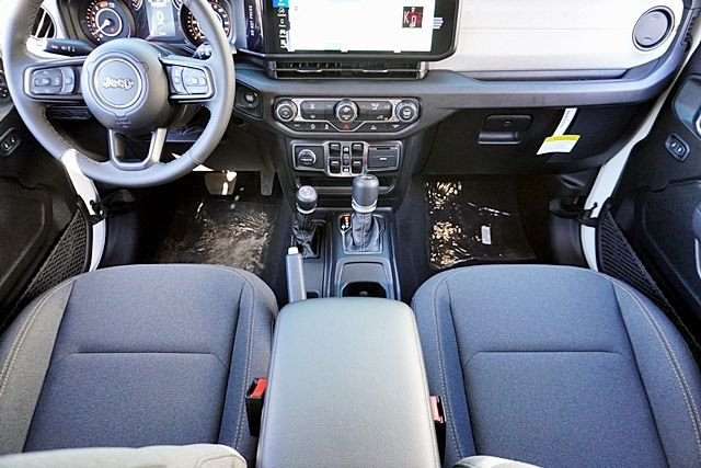 New 2026 Bright White Clear-Coat Exterior Paint Jeep Sport S image 26