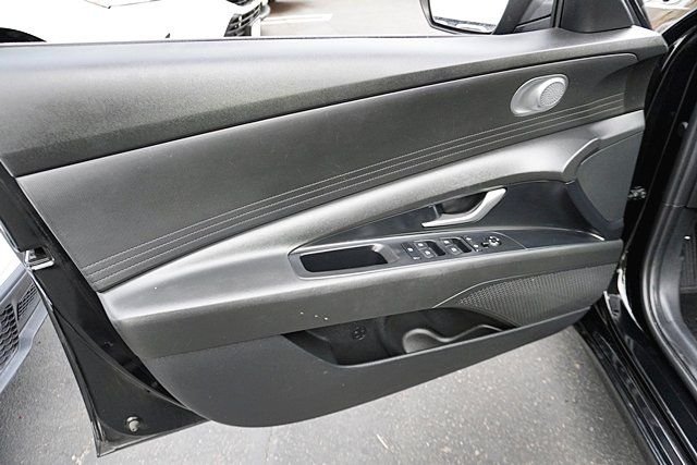 Used 2024 Black Hyundai SE image 19