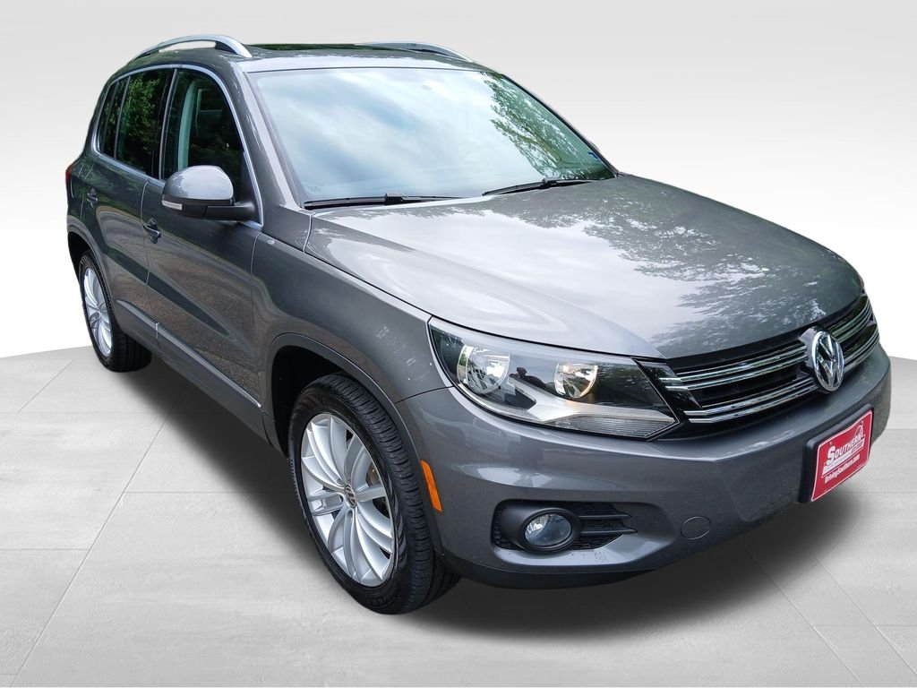 Used 2015 Gray Volkswagen SEL image 8