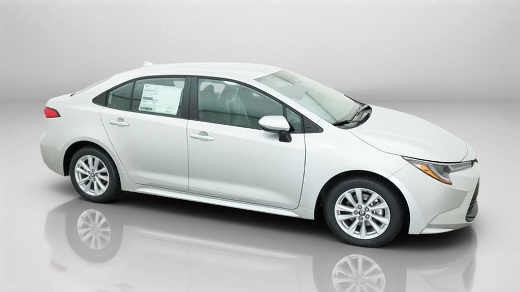 New 2027 Classic Silver Metallic Toyota LE image 6