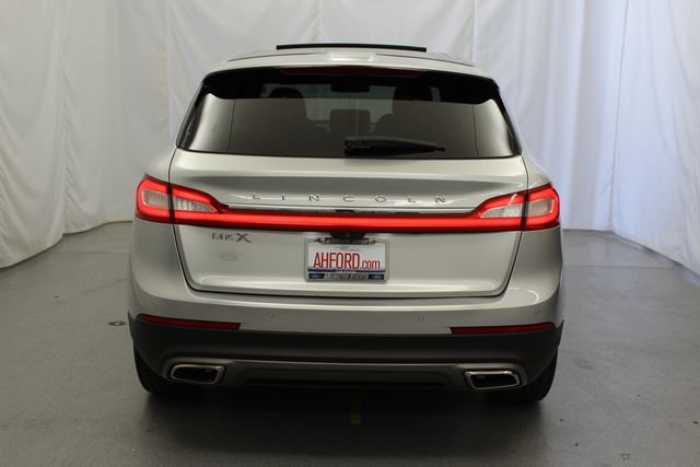 Used 2018 Ingot Silver Lincoln Select image 7
