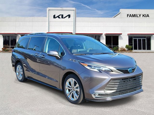 2023 Toyota Sienna Platinum