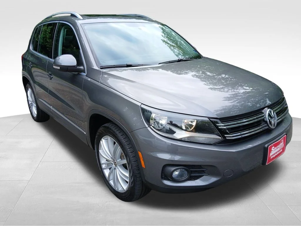 Used 2015 Gray Volkswagen SEL image 8