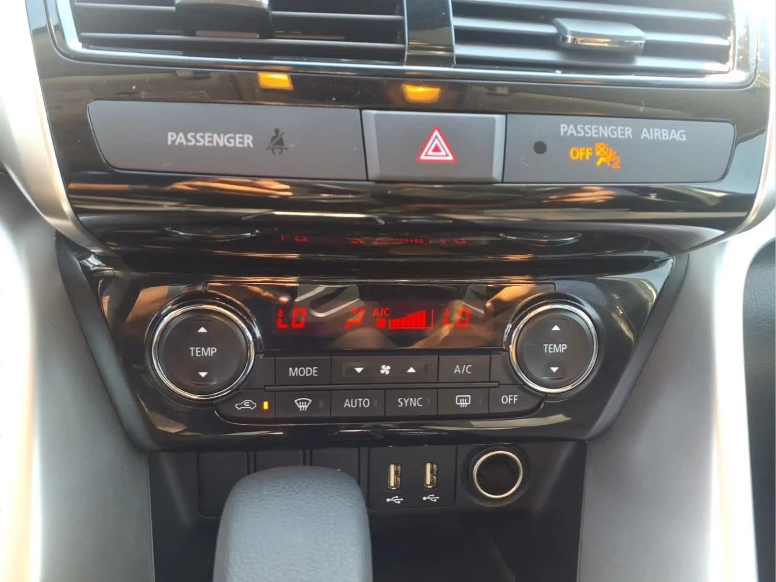 Used 2024 Alloy Silver Metallic Mitsubishi SE image 21