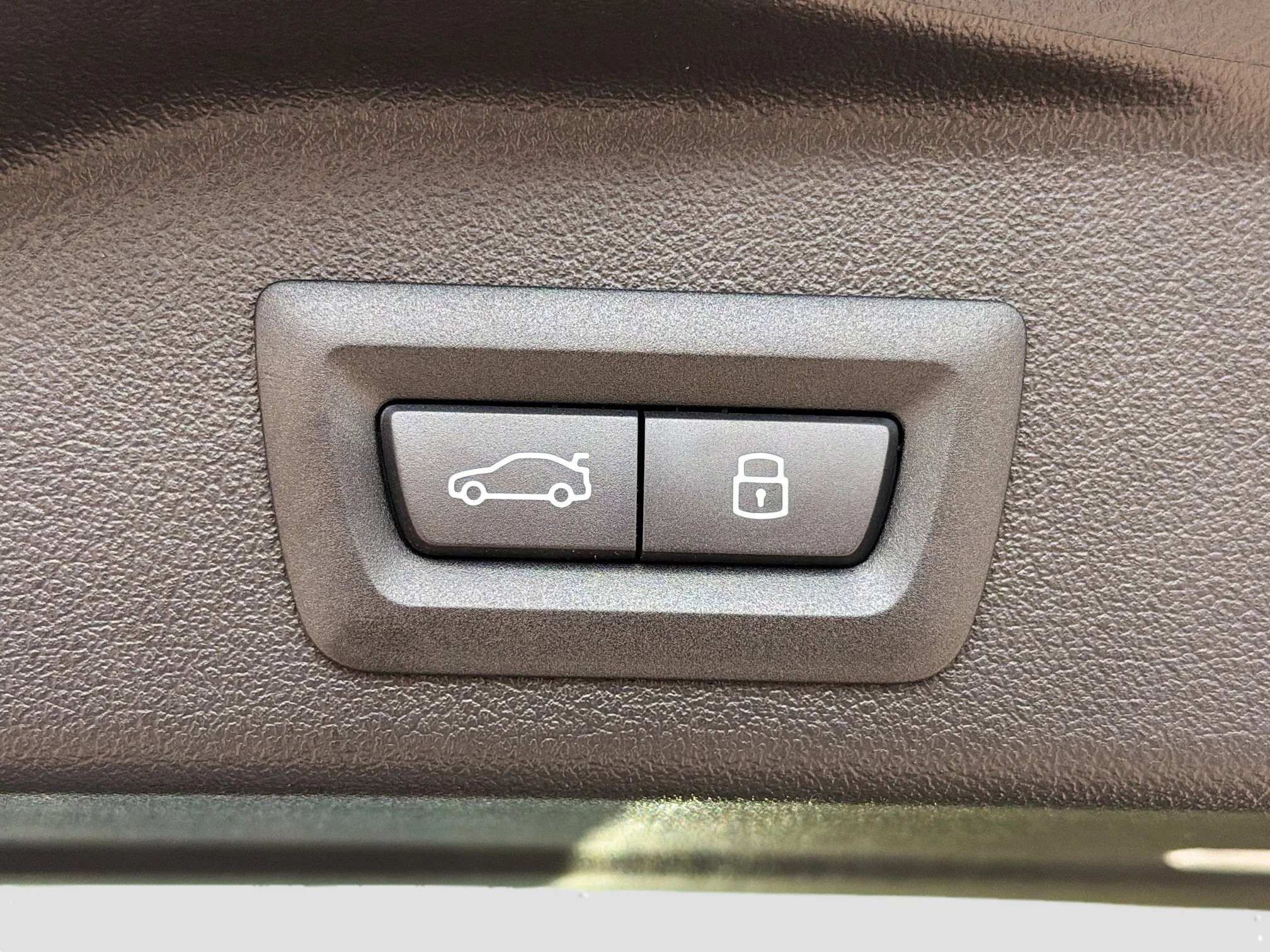 New 2026 Dravit Grey Metallic BMW xDrive40i image 13
