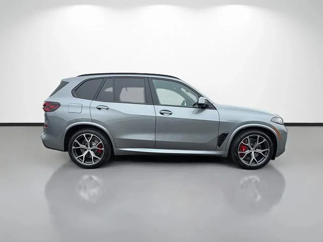 New 2026 Skyscraper Grey Metallic BMW xDrive50e image 2