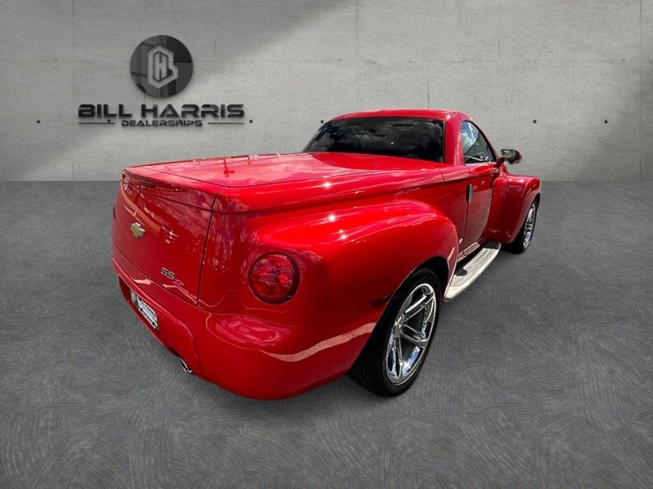 Used 2005 Red Chevrolet Base image 4