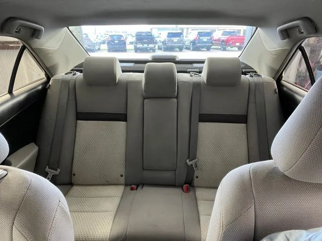 Used 2014 White Toyota LE image 25