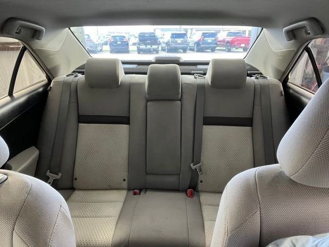 Used 2014 White Toyota LE image 25