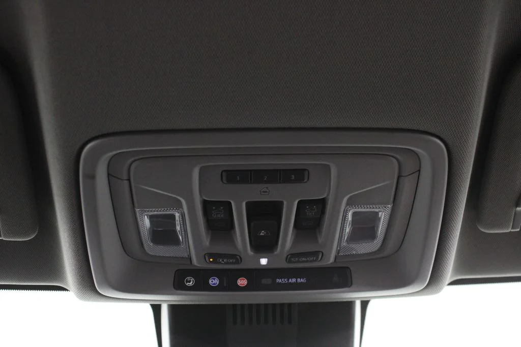 Used 2024 Silver GMC Denali image 23