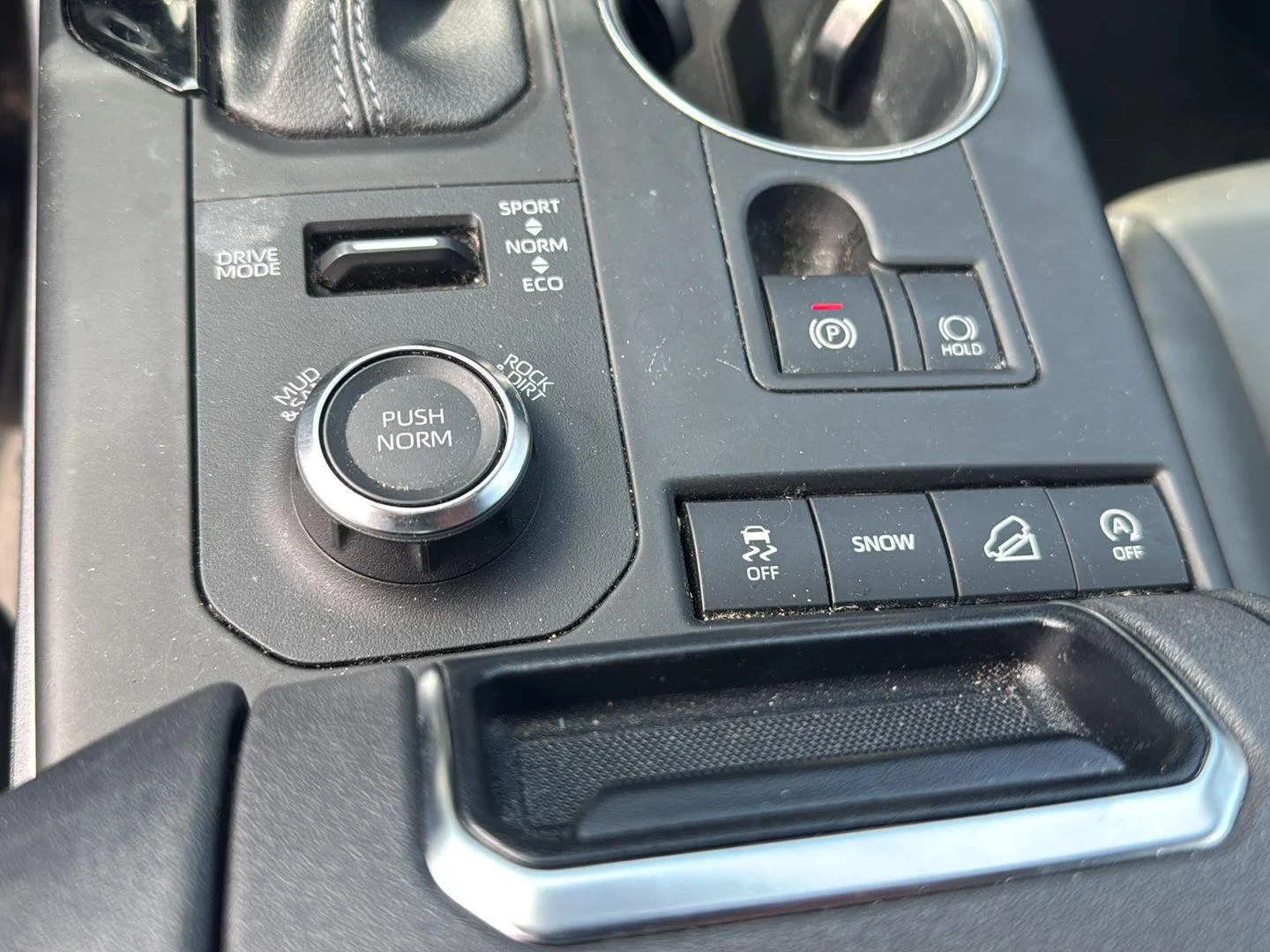 Used 2022 Wind Chill Pearl Toyota  image 8