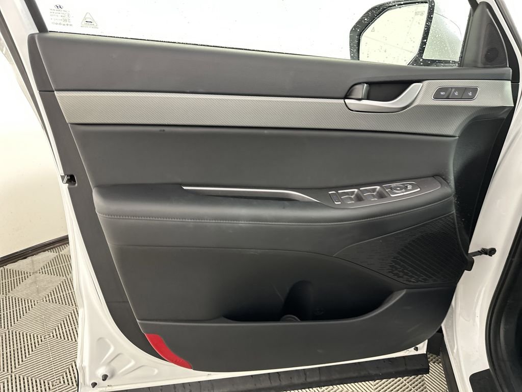 Used 2025 Hyper White Hyundai SEL Premium image 16