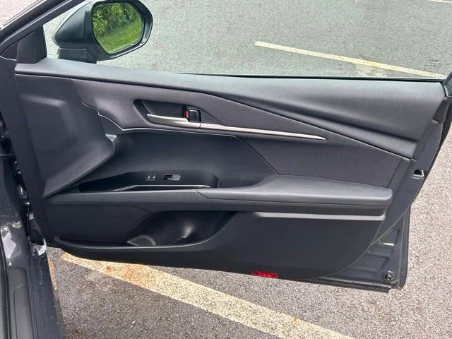 Certified Used 2025  Toyota LE image 27