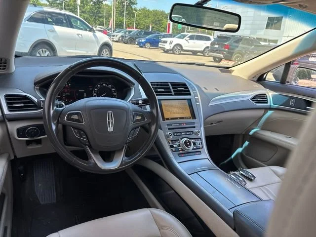 Used 2018 Magnetic Gray Metallic Lincoln Premiere image 13