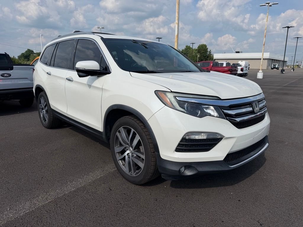 Used 2018 White Honda Touring image 3