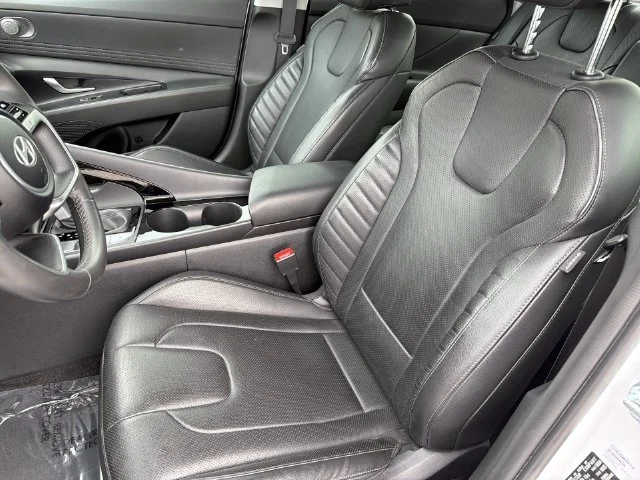 Used 2025 White Hyundai Limited image 36