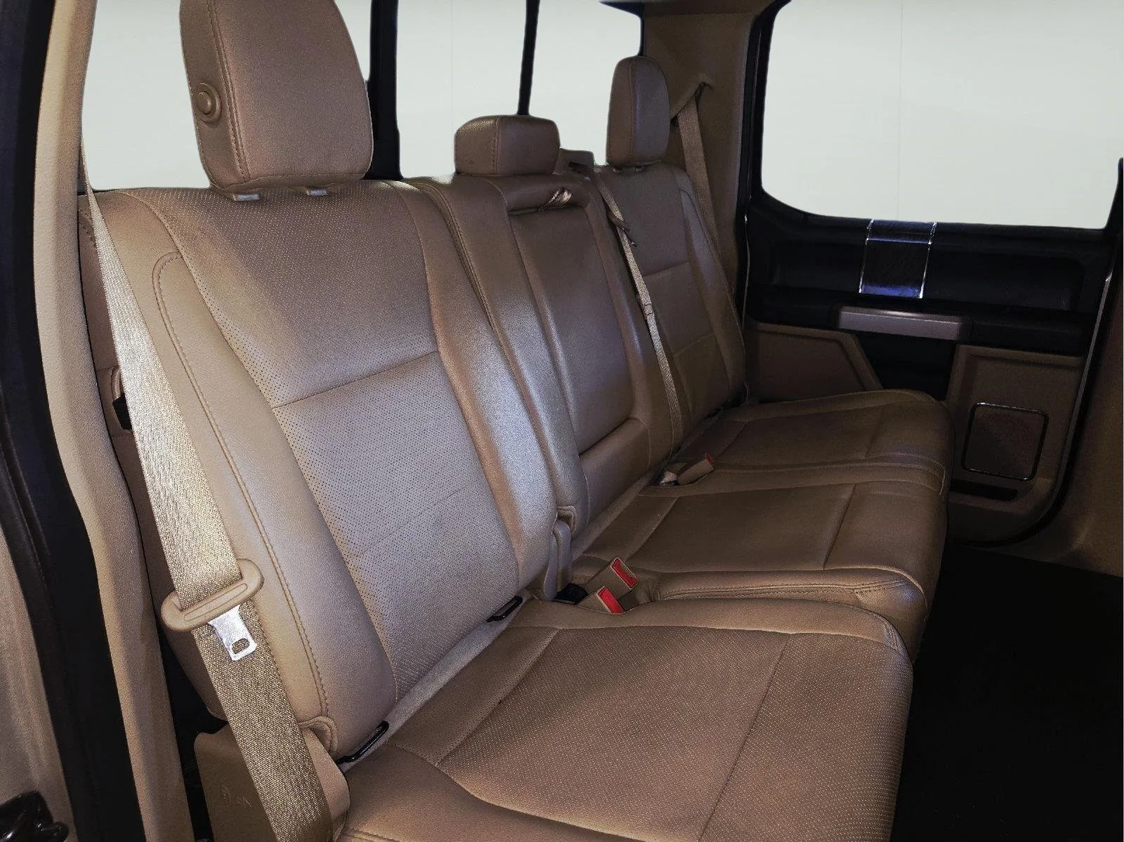 Used 2018 White Gold/Stone Gray Ford Lariat image 40