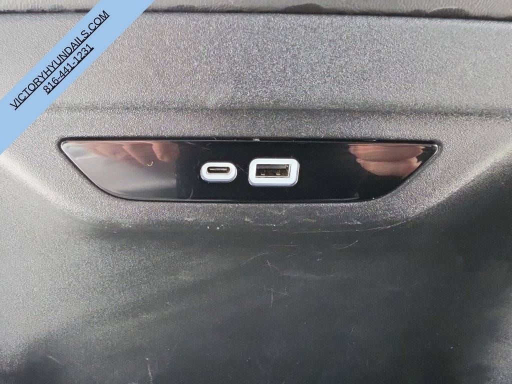 Used 2025 White Chrysler Select image 30