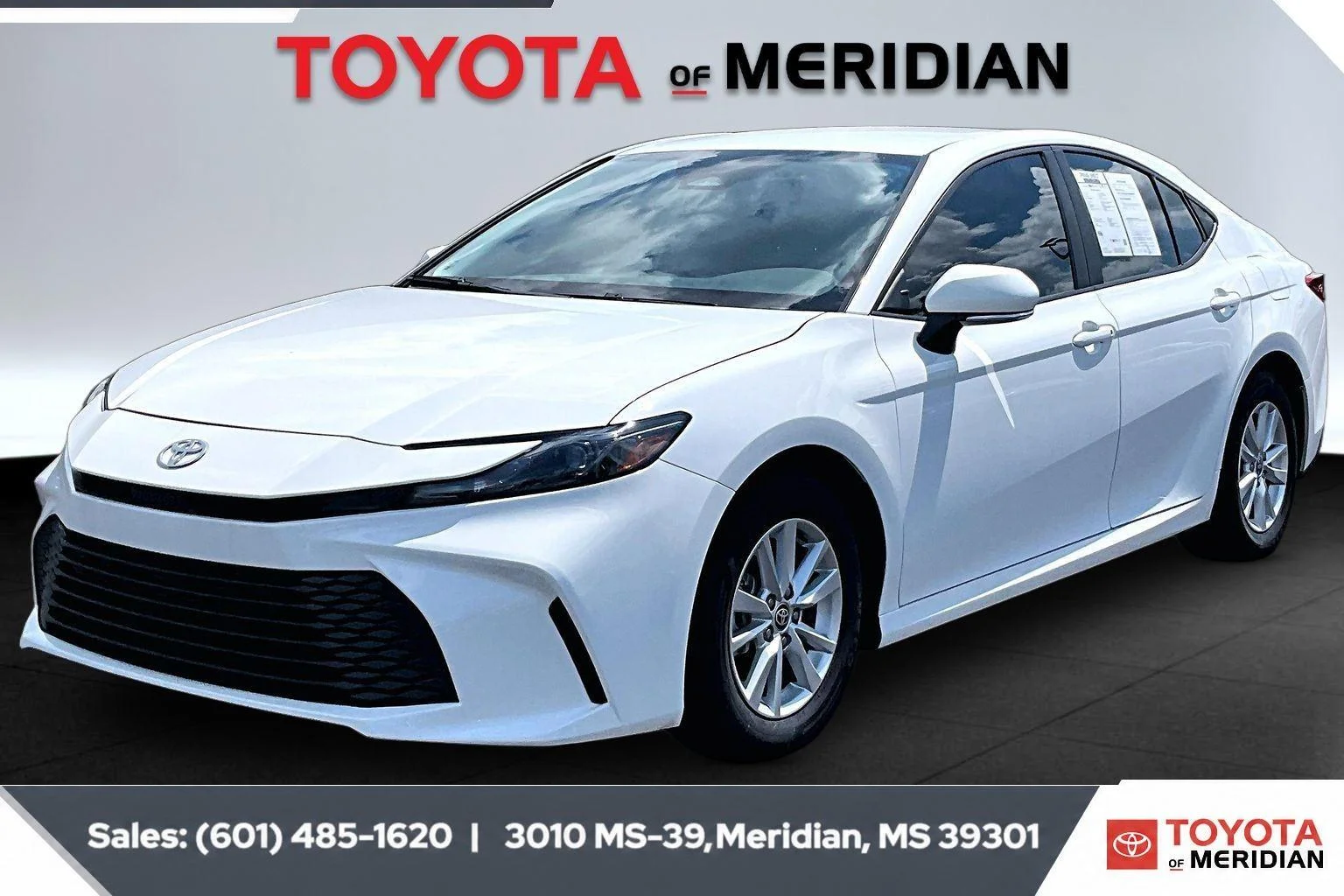 Used 2025 Ice Cap Toyota LE image 10