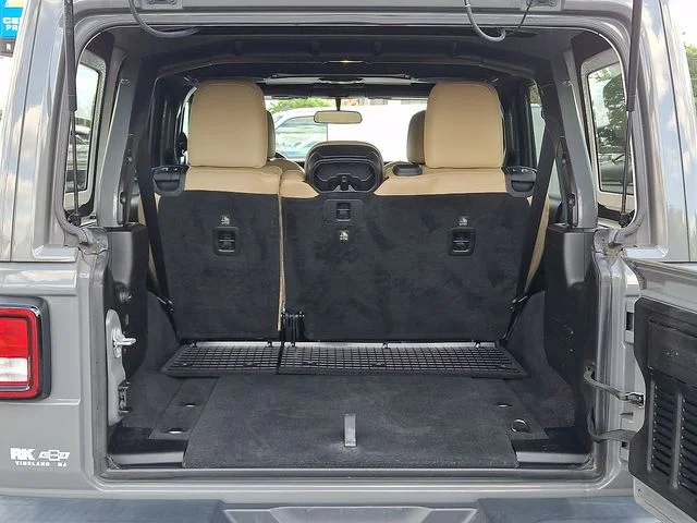 Used 2018 Gray Jeep Unlimited Sahara image 29