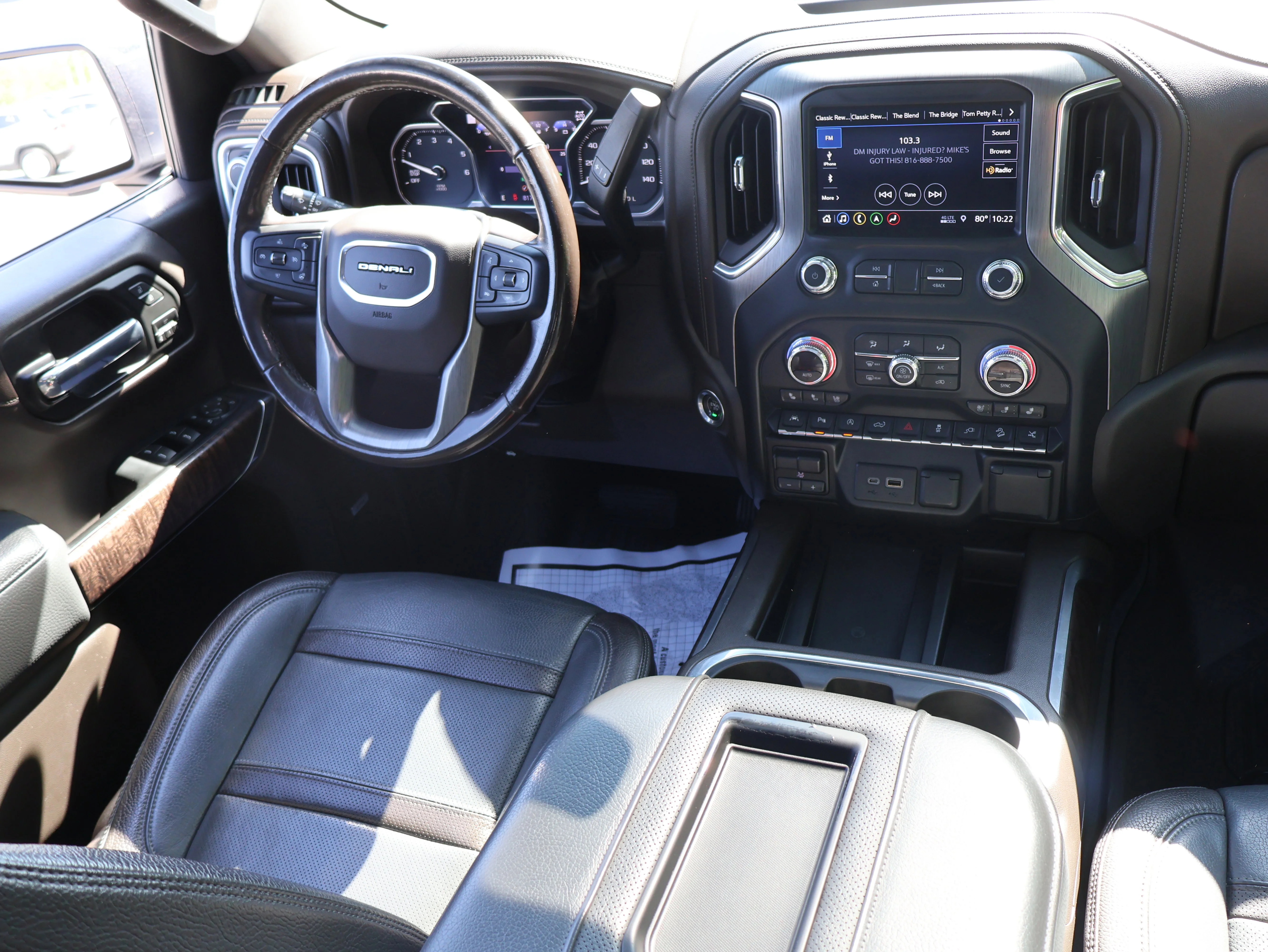 Used 2019 White Frost Tricoat GMC Denali image 14